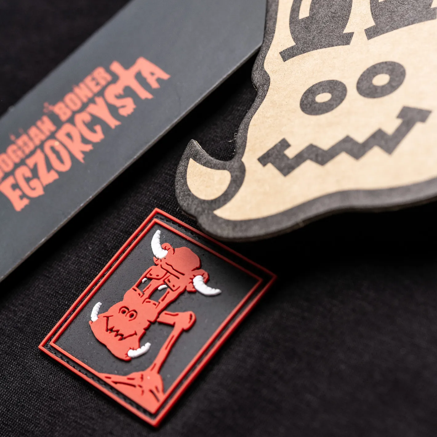 Kapitan Bomba Egzorcyta | Kozuka czarna | Nazywka 3D Preiu Doino > Koszulki